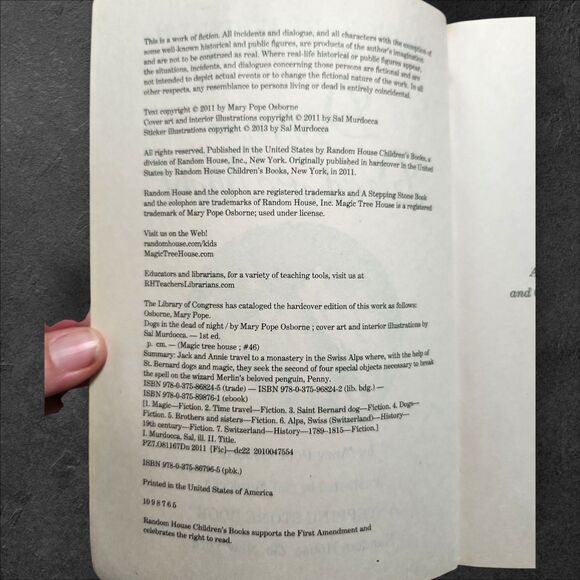 Magic Tree House #46 Dogs in the Dead of Night 1st Edition With Stickers Osborne - Picture 5 of 5